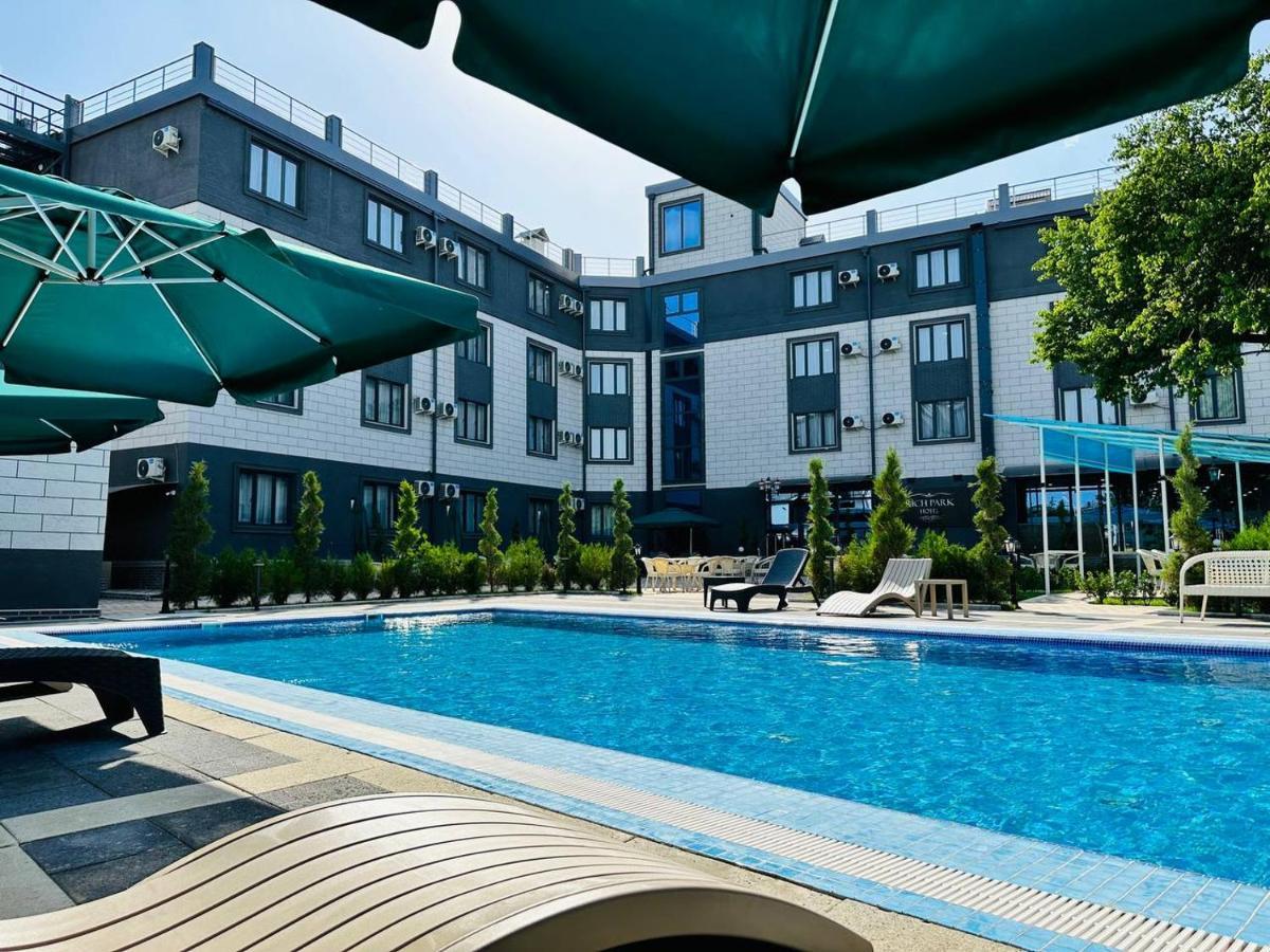 Rich Park Hotel Tashkent Bagian luar foto
