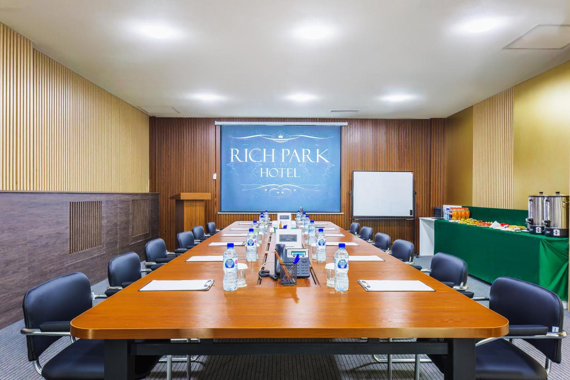 Rich Park Hotel Tashkent Bagian luar foto