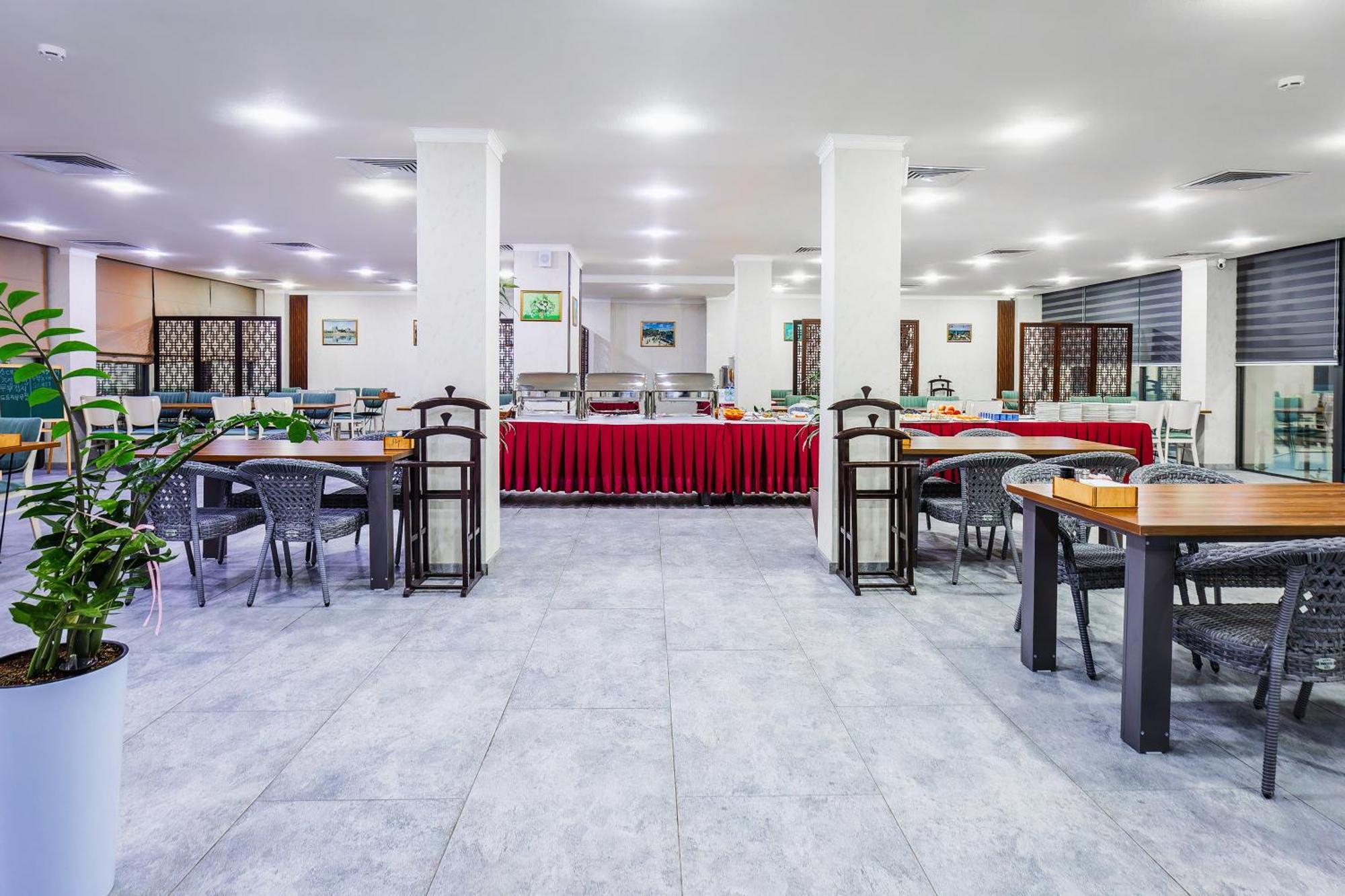 Rich Park Hotel Tashkent Bagian luar foto